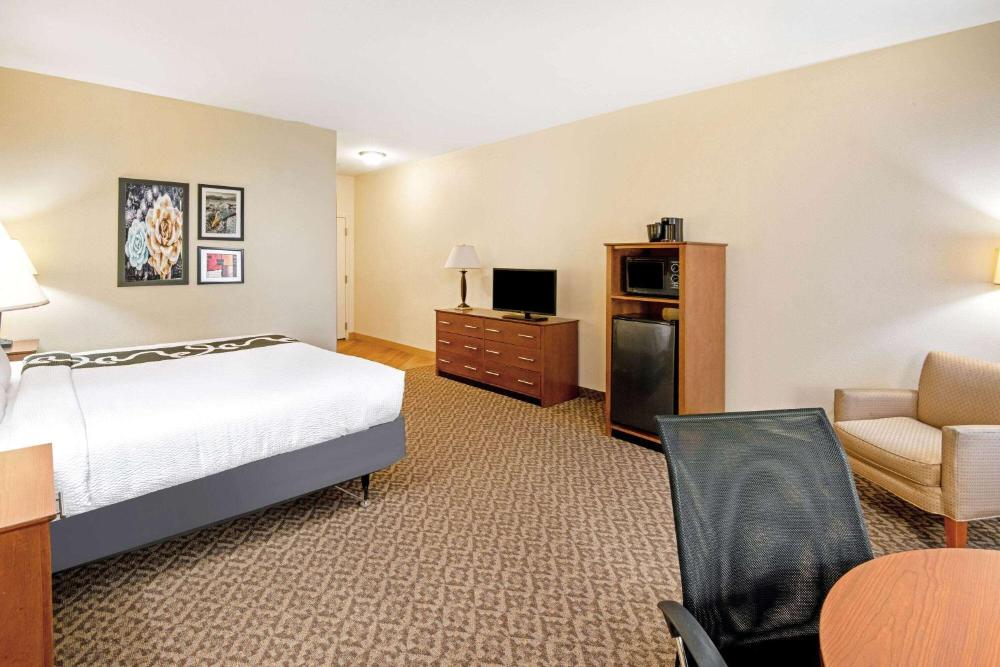 King Room - Mobility Access/Non-Smoking interior